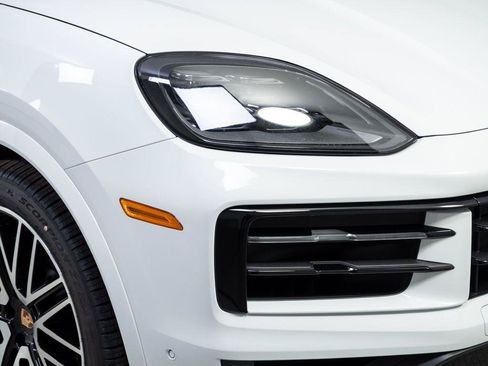 New 2026 Porsche Cayenne AWD/4WD image 38