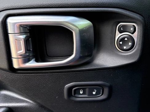 Used 2018 Jeep Wrangler Unlimited Sport S AWD/4WD image 7