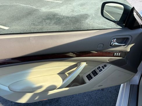 Used 2014 INFINITI Q60 Convertible w/ Premium Package image 16