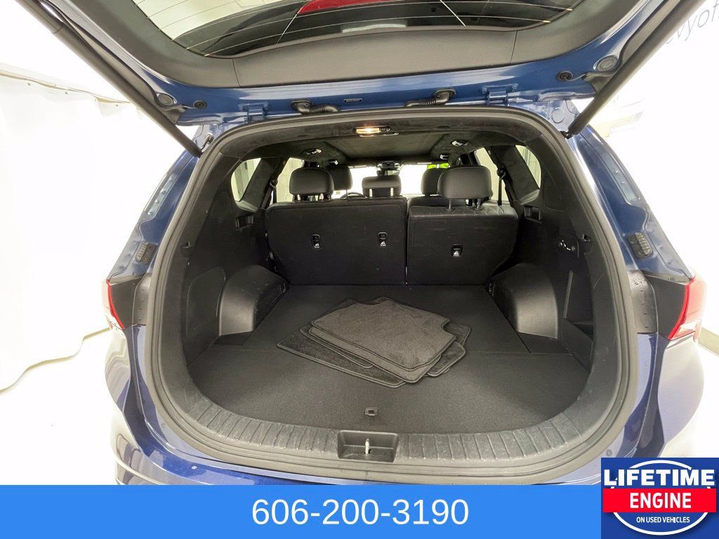 Used 2023 Hyundai Santa Fe Calligraphy AWD/4WD image 8