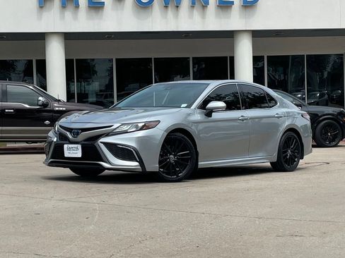 Used 2022 Toyota Camry XSE w/ Cold Weather Package FWD image 2