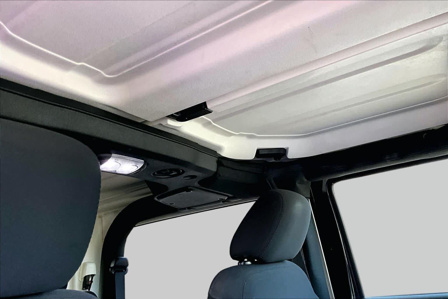 Used 2016 Jeep Wrangler Sport AWD/4WD image 16