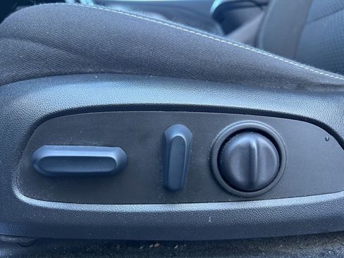 Used 2023 GMC Terrain SLE w/ Driver Convenience Package image 10