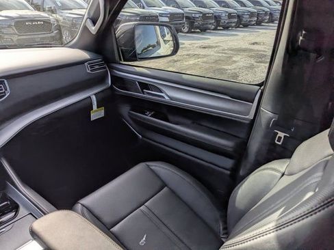 New 2026 Jeep Grand Wagoneer Limited AWD/4WD image 19