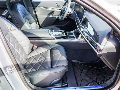Used 2025 BMW 740i xDrive image 26