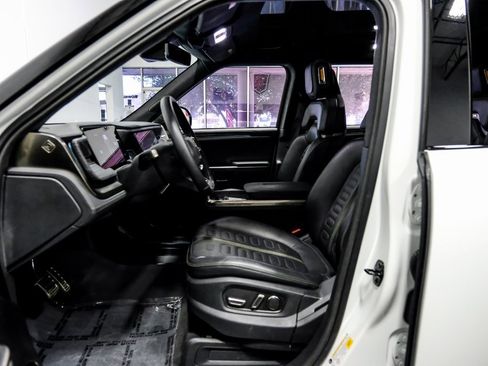 Used 2023 Rivian R1S Adventure image 4