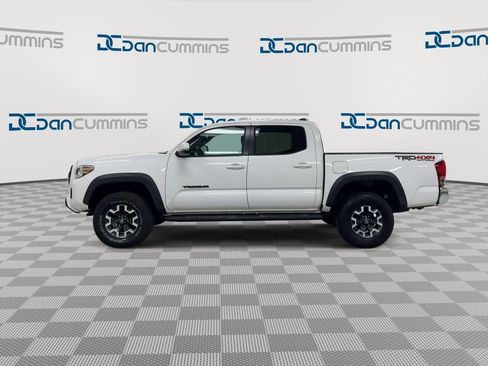 Used 2016 Toyota Tacoma TRD Off-Road w/ Exterior Package AWD/4WD image 5