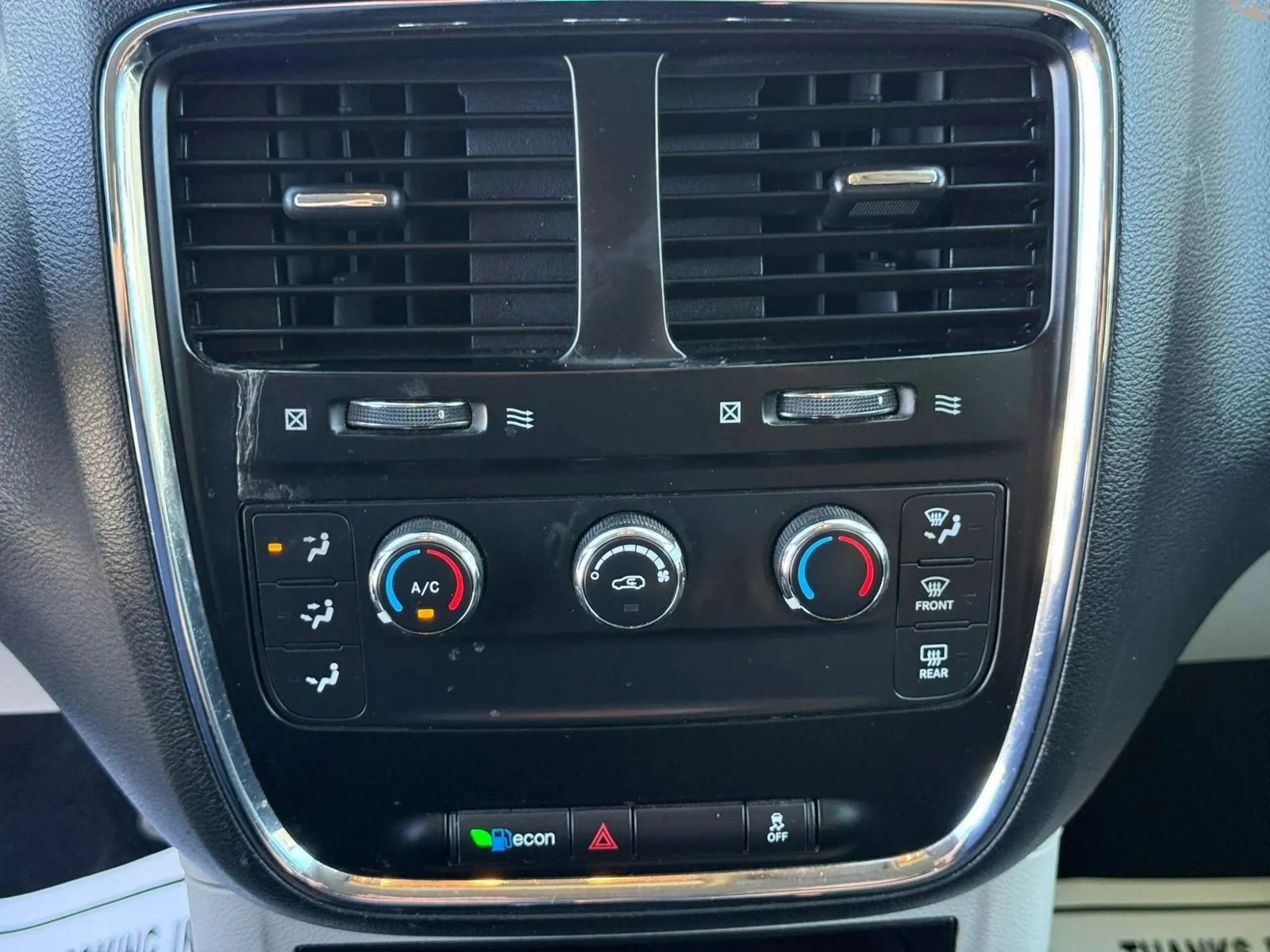 Used 2015 Dodge Grand Caravan American Value Package w/ UConnect Hands-Free Group FWD image 23