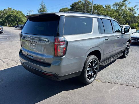Used 2022 Chevrolet Suburban RST w/ Luxury Package AWD/4WD image 3
