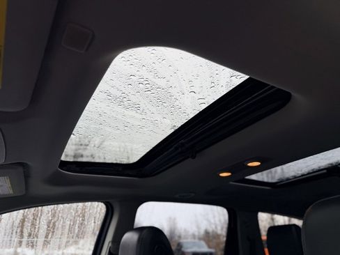 Used 2016 Chevrolet Traverse LT image 17