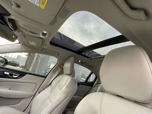 Used 2021 Volvo S60 T5 Momentum w/ Advanced Package image 14