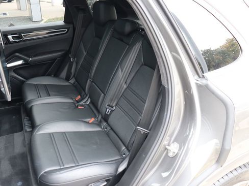 Used 2020 Porsche Cayenne Turbo image 48