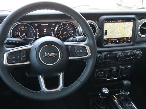 Used 2023 Jeep Wrangler Unlimited Sahara AWD/4WD image 16