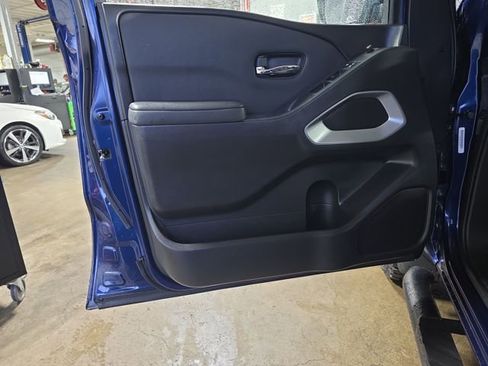Used 2023 Nissan Frontier SV w/ Technology Package image 17