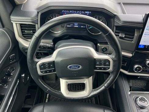 Used 2024 Ford Expedition XLT image 18