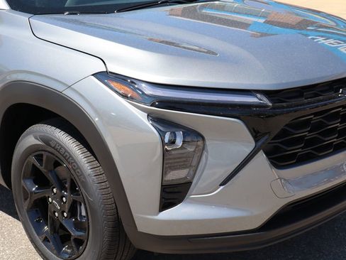 New 2026 Chevrolet Trax LT w/ Sunroof Package FWD image 4