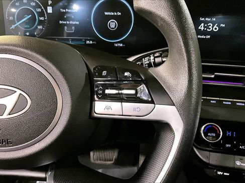 Used 2024 Hyundai Elantra SEL image 25
