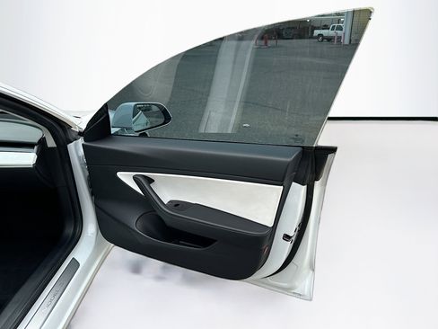 Used 2020 Tesla Model 3 Standard Range Plus image 30