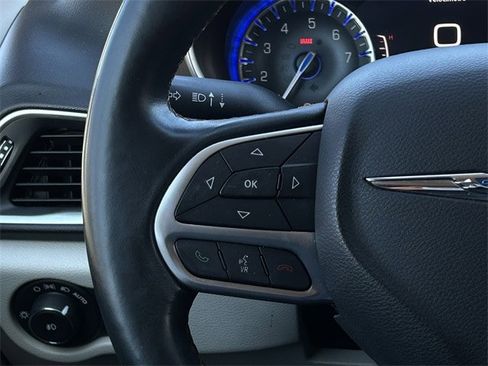 Used 2017 Chrysler Pacifica Touring-L Plus image 15