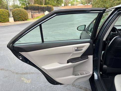 Used 2016 Toyota Camry SE image 23