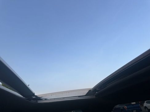 Used 2024 Toyota Tacoma TRD Sport w/ TRD Sport Premium Package image 9