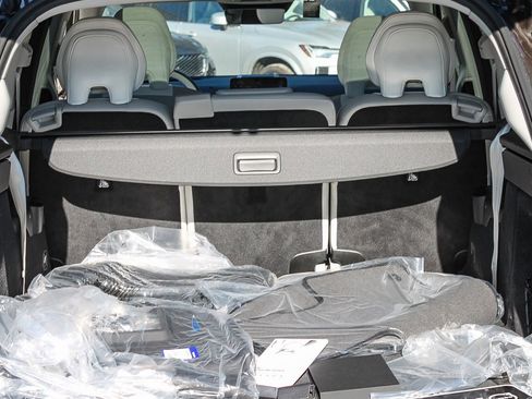 New 2025 Volvo EX90 Ultra w/ Protection Package Premier image 13