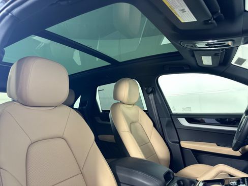 Certified 2026 Porsche Cayenne AWD/4WD image 19