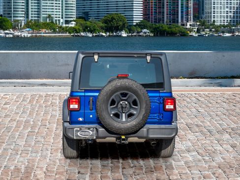 Used 2018 Jeep Wrangler Unlimited Sport image 6