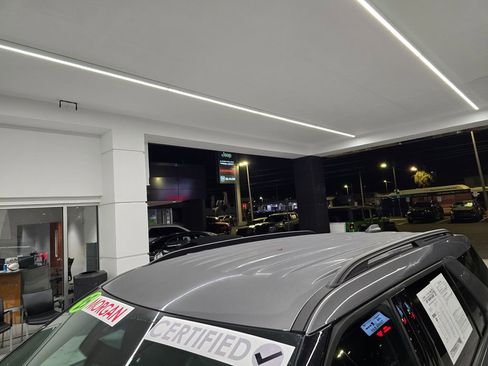 Used 2025 Ford Explorer ST-Line w/ ST-Line Street Pack image 12