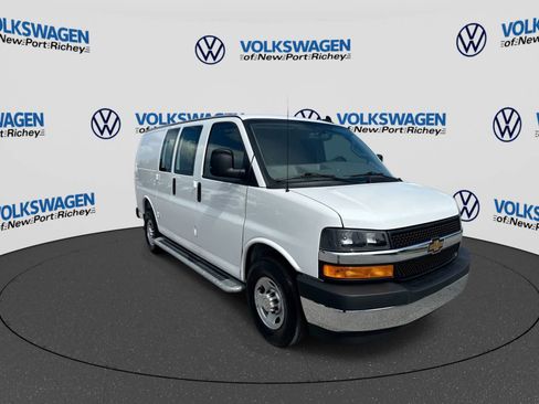 Used 2025 Chevrolet Express 2500 w/ Driver Convenience Package RWD image 8