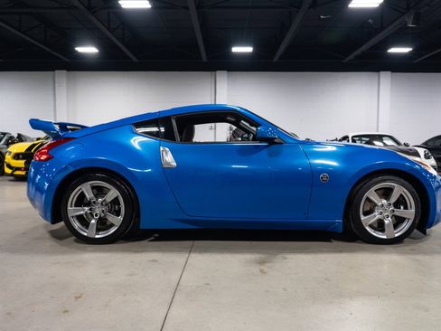 Used 2009 Nissan 370Z Touring image 9