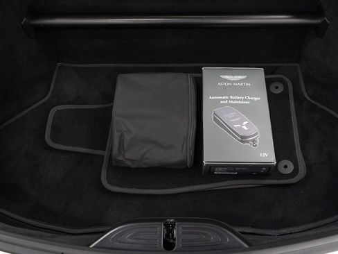 Used 2025 Aston Martin V8 Vantage image 36