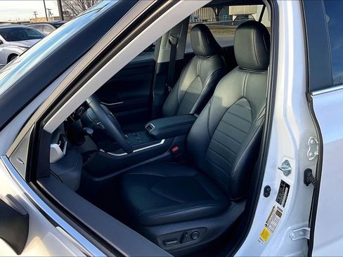 Used 2024 Toyota Highlander LE image 36