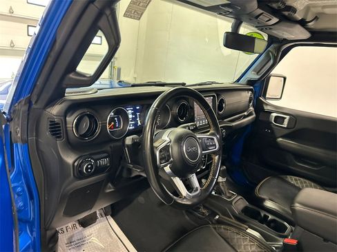 Used 2022 Jeep Gladiator Overland image 16