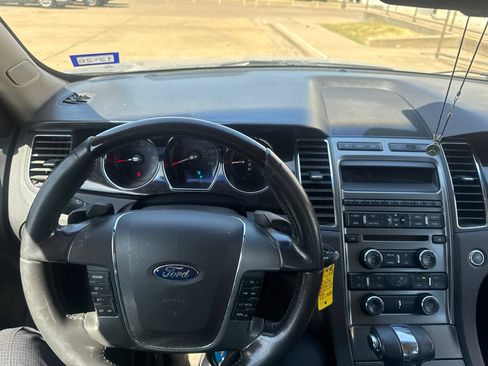 Used 2011 Ford Taurus Limited FWD image 11