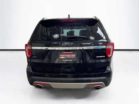 Used 2016 Ford Explorer XLT w/ Equipment Group 202A image 4