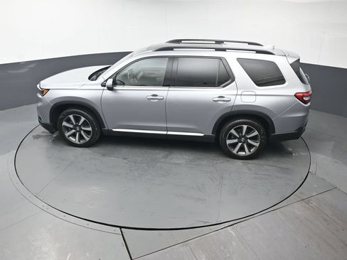 Certified 2025 Honda Pilot Touring image 44