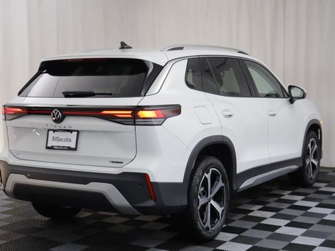 New 2026 Volkswagen Tiguan SE image 16