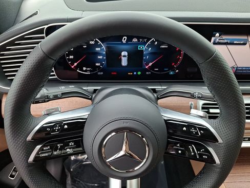 New 2026 Mercedes-Benz GLS 450 4MATIC image 15