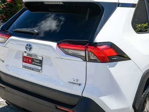 Used 2023 Toyota RAV4 LE AWD/4WD image 9