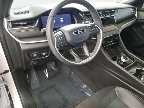 Used 2024 Jeep Grand Cherokee Altitude AWD/4WD image 17