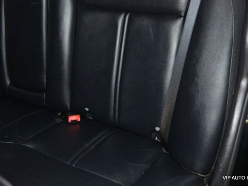 Used 2005 Lincoln Town Car Signature Limited image 25