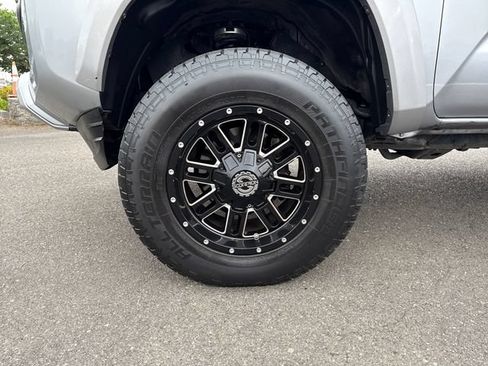 Used 2020 Toyota Tacoma TRD Sport w/ Technology Package AWD/4WD image 26