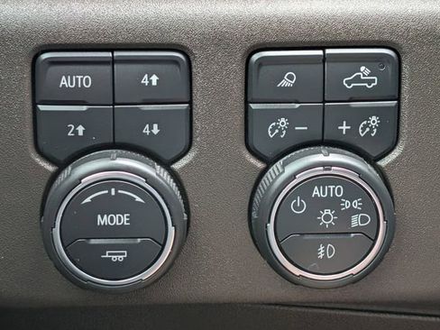 Used 2023 Chevrolet Silverado 1500 LTZ AWD/4WD image 23