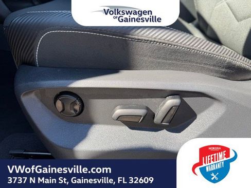 Certified 2025 Volkswagen Atlas Cross Sport SE image 17