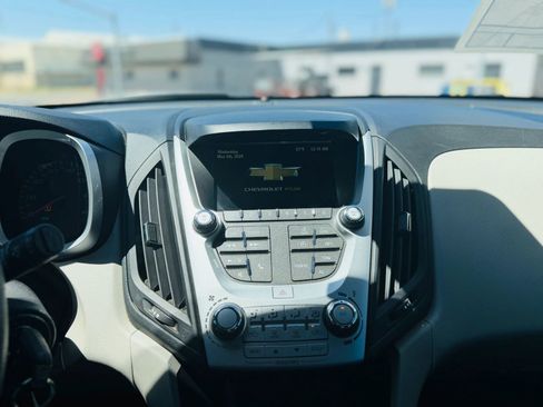 Used 2017 Chevrolet Equinox LT FWD image 9