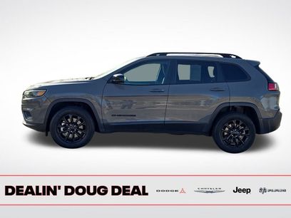 Used 2023 Jeep Cherokee Altitude Lux