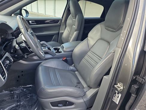 Certified 2022 Porsche Cayenne Coupe image 5