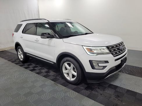 Used 2016 Ford Explorer XLT w/ Equipment Group 201A image 11