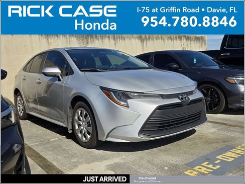 Used 2025 Toyota Corolla LE FWD image 1
